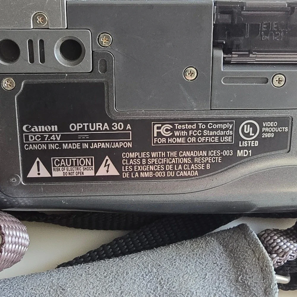 Canon Optura 30 MiniDV Digital Video Camcorder 12x Optical Zoom Silver NTSC
